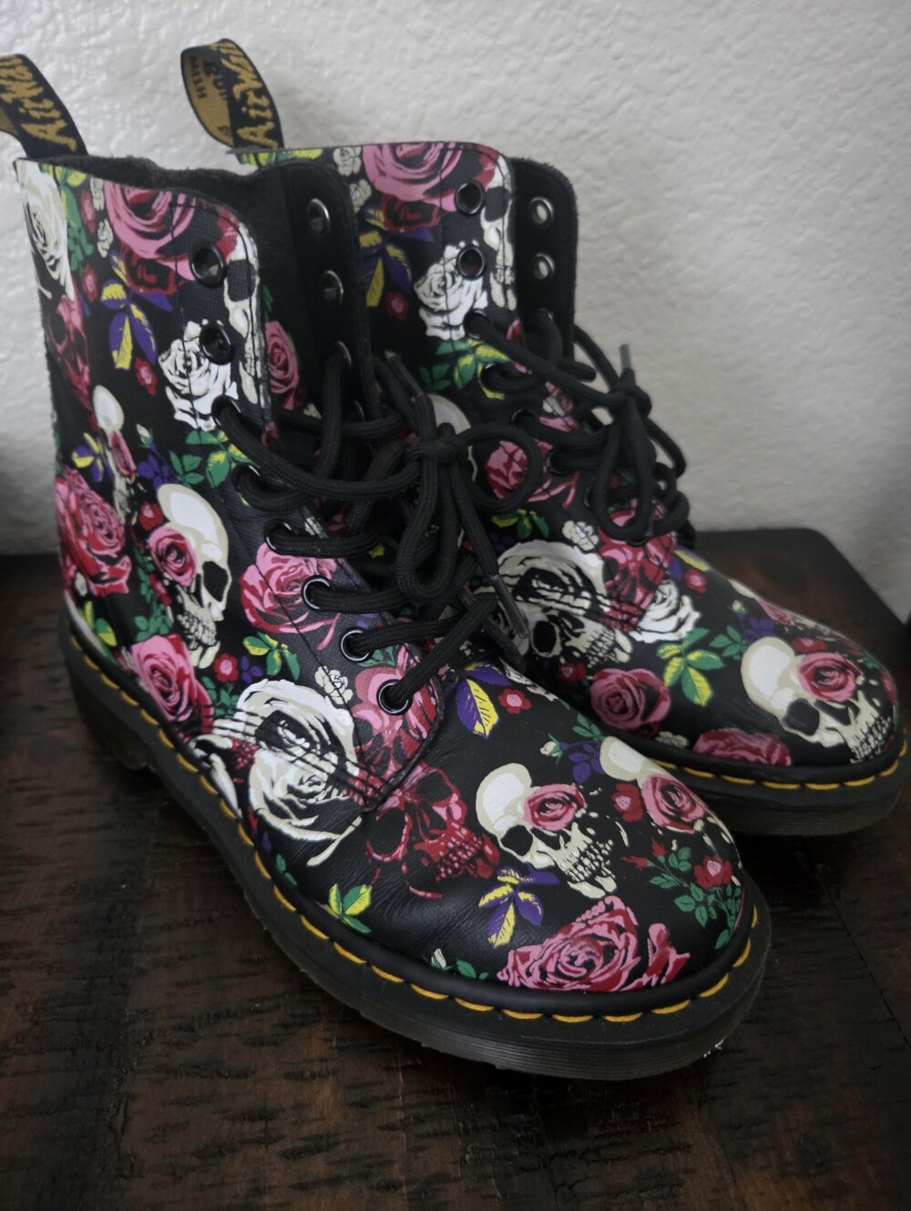 Dr. Martens Black Floral Skull Lace-Up Boots with Pink Never Worn Sz 8 US